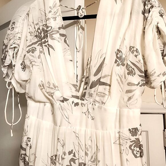 Summer gray and white dress by Aladore. - Picture 7 of 8